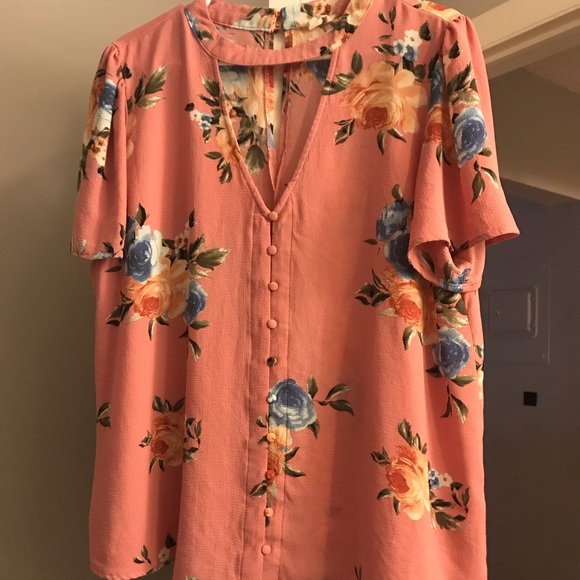 Tops - Pink floral blouse 👚